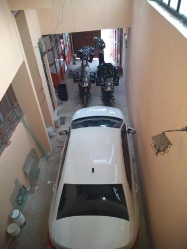 a car parked in a garage with a group of motorcycles at Hostal Vista al Lago Titicaca Puno in Puno