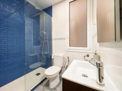 a bathroom with a toilet and a sink and a shower at Belvilla by OYO Rambla Paris Apartment in Barcelona