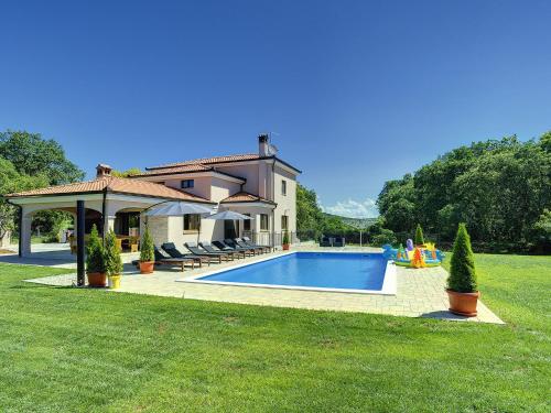 Villa in Rovinj with Private Pool and Sea Nearby