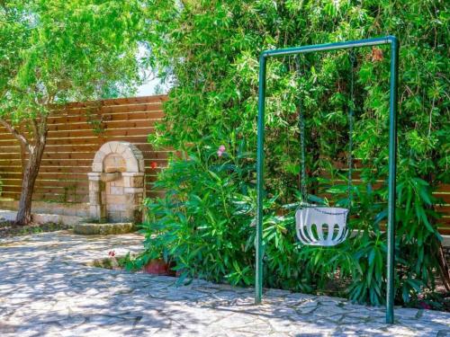 Un jardín fuera de Villa in Zakynthos with Private Pool & Beaches