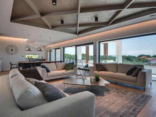 Villa in Vodnjan with Pool near Roman History