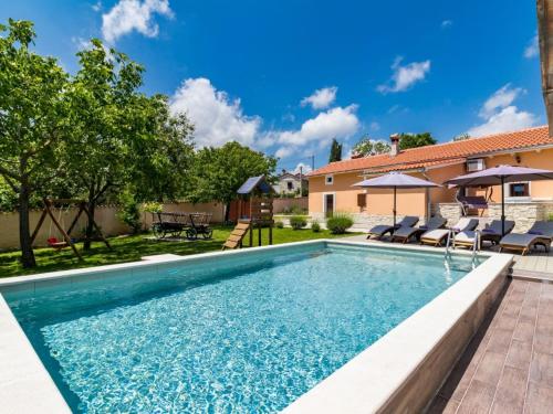 Spacious, charming villa with private swimming pool and covered terrace in the heart of Istria