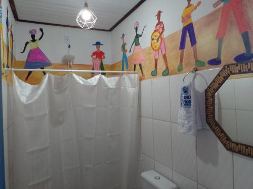 A bathroom at Pouso das Artes Cachoeira-hospedaria e espaço cultural