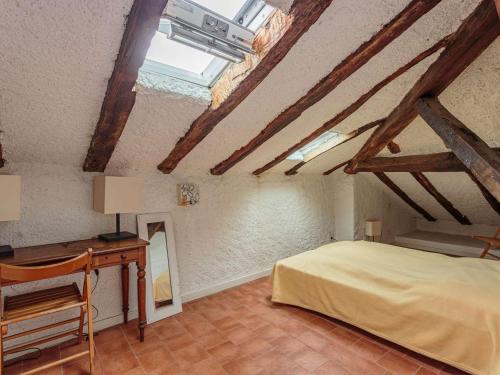 a bedroom with a bed and a desk in a attic at Charmant T3 sous les toits, centre historique de St-Jean-de-Luz, proche plage et commerces - FR-1-4-681 in Saint-Jean-de-Luz