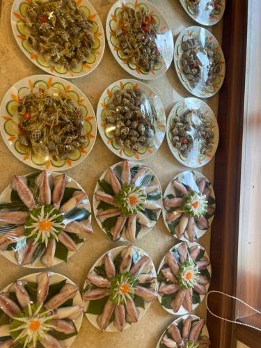 a group of plates of food on a table at Khách sạn Đại Dương Diễn Châu - Nghệ An in Diễn Châu