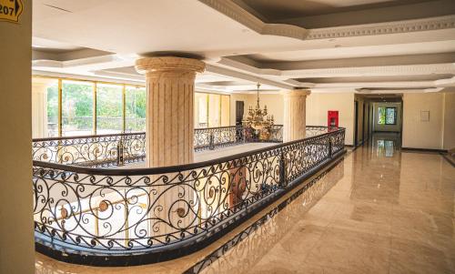 a spiral staircase in a building with columns at Khách sạn Đại Dương Diễn Châu - Nghệ An in Diễn Châu