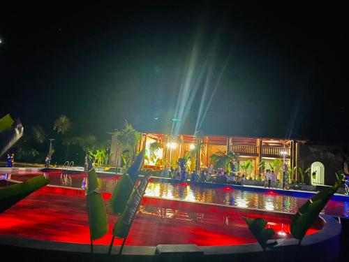 a group of people on a stage at a concert at Khách sạn Đại Dương Diễn Châu - Nghệ An in Diễn Châu