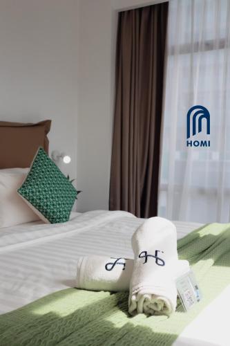 a hotel room with towels on a bed at Homi Oasis at KK Times Square 和逸绿洲 in Kota Kinabalu