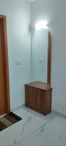 a mirror on a dresser in a room at Luxurious Apartment with a pool and gym near Trivandrum railway station in Trivandrum
