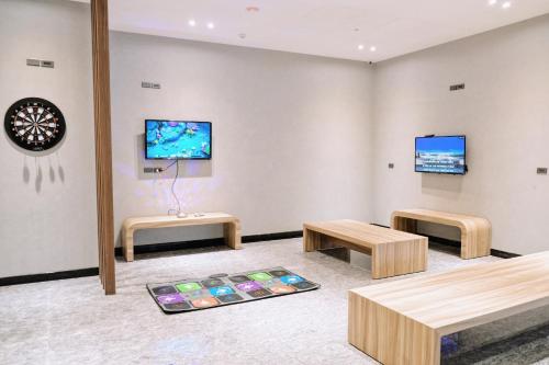a room with two benches and a dart board on the wall at Hoping Mori Hotel in Heping