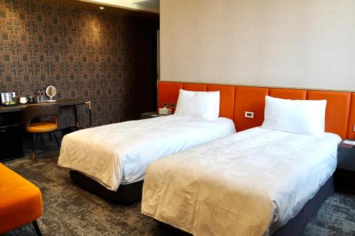 Cama o camas de una habitación en Tenz Go Hotel
