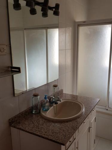 a bathroom with a sink and a mirror at Casa con Piscina Privada y Barbacoa en Chiclana Capacidad hasta 10 personas in Chiclana de la Frontera