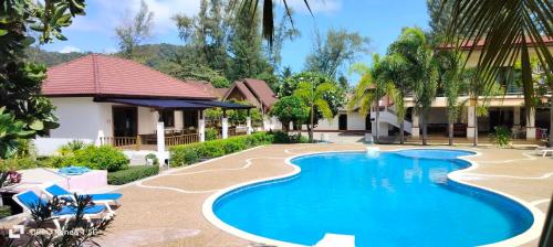 a swimming pool in front of a house at D.R. Lanta Bay Resort in Ko Lanta