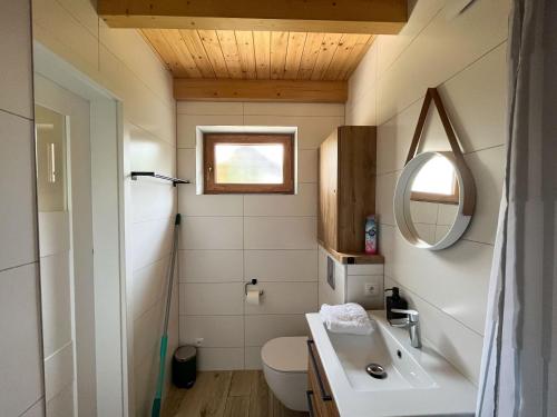 a small bathroom with a sink and a mirror at Między Szlakami in Zielona Góra