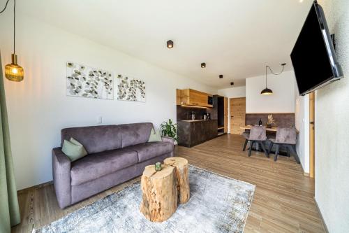 a living room with a couch and a table at Paflur Lodges Lärchenduft in Lasa