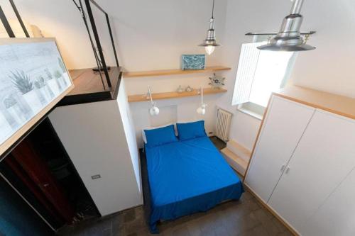 a small room with a blue bed in the corner at Aquatica Home in Polignano a Mare