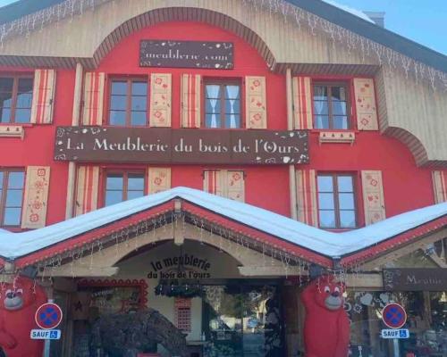 Grand appartement aux Rousses au dessus de la Meublerie du bois de l'ours