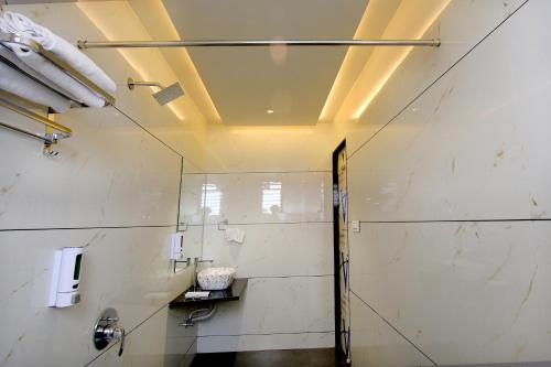 Kylpyhuone majoituspaikassa Hotel Maharaja