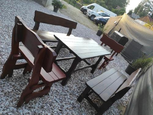 a picnic table and two chairs and a table and bench at Apartmán Levandule in Mařenice