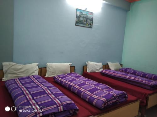Voodi või voodid majutusasutuse Kedarnath Jk prithvi yatra toas