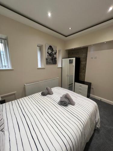 Ένα ή περισσότερα κρεβάτια σε δωμάτιο στο Edgerton Suites