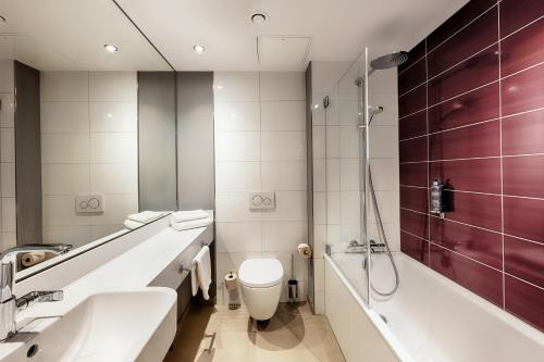 Ванная комната в Premier Inn Darmstadt City Centre