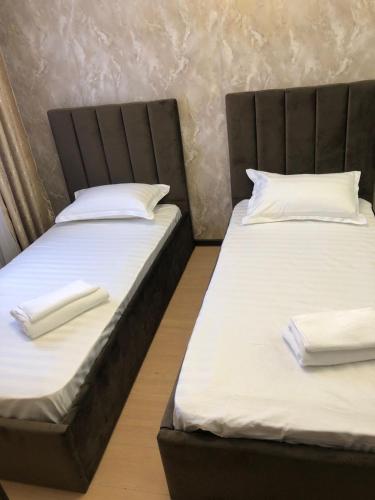 En eller flere senge i et værelse på Hotel LION Almaty