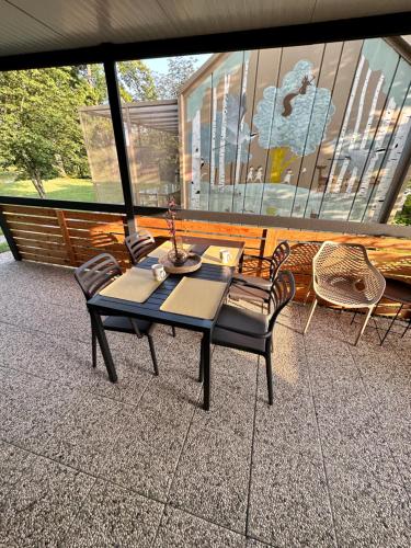 Balkoni atau teres di BB HOUSE KOLPA RIVERSIDE