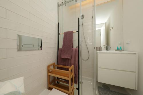 Luxury 2BR Apt, Terrace, Jacuzzi, Near Ria Formosa