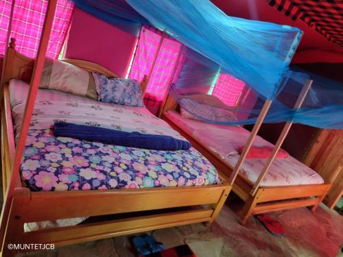 Leruk Maasai Mara Campにあるベッド