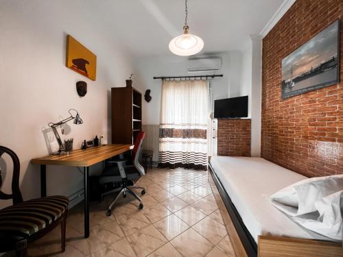 Homevision - Spacious and Warm - Very Central