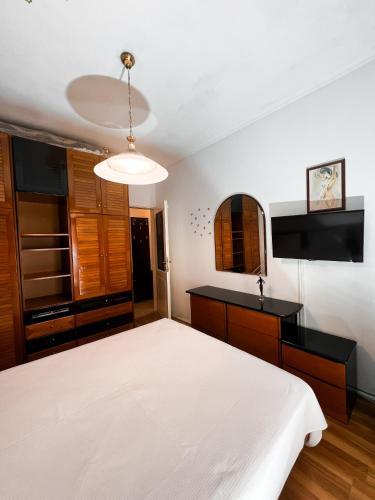 Homevision - Spacious and Warm - Very Central