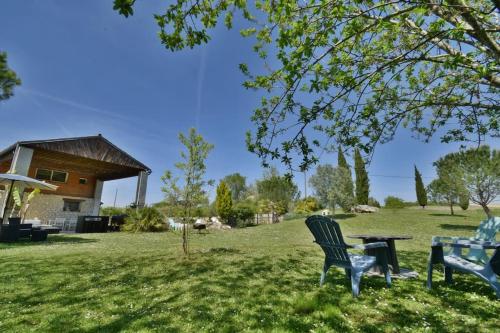 Jardín al aire libre en Le Refuge Confortable gîte avec terrasse