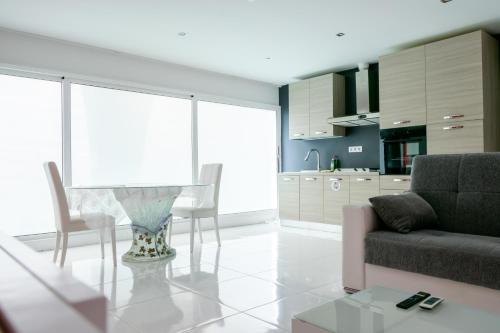 a living room with a couch and a table and chairs at Playa 4 a solo 3 min - Apartamento en Castelldefels in Castelldefels