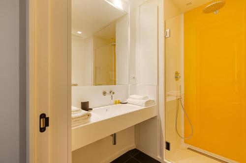 GuestHost - Tiny Apt near Central Station