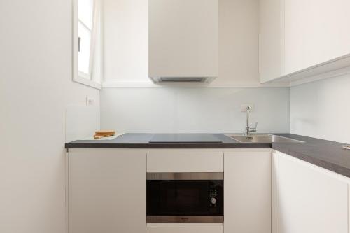 GuestHost - Tiny Apt near Central Station