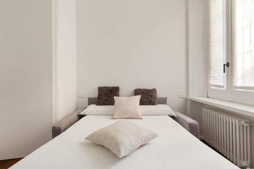 GuestHost - Tiny Apt near Central Station