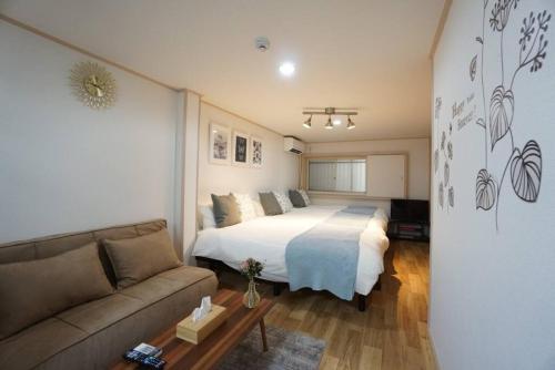 Apartment House White Mansion 201