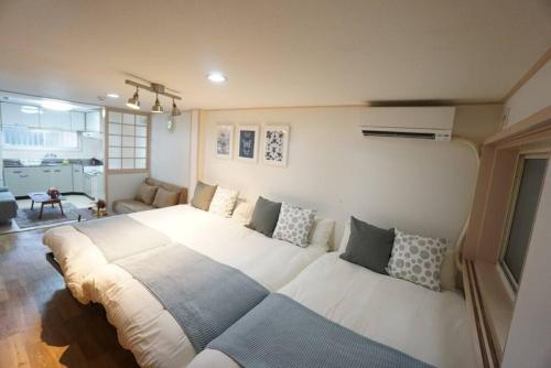 Apartment House White Mansion 201