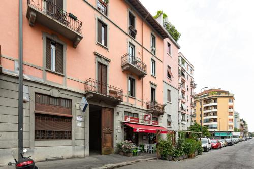 GuestHost - Tiny Apt near Central Station