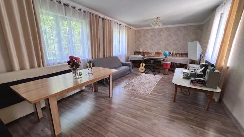 Χώρος καθιστικού στο Surf Dacha Guest House