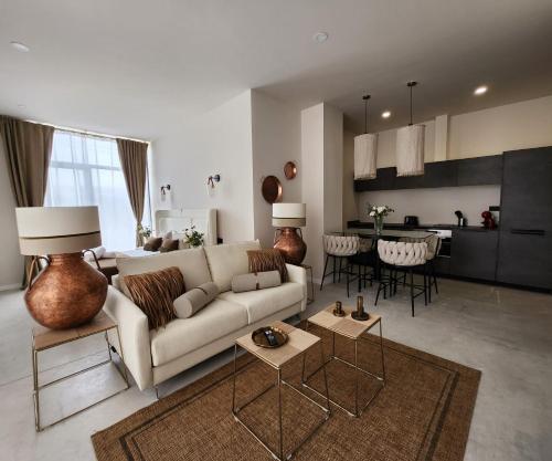 a living room with a white couch and a kitchen at MD Pare Presentat in Valencia