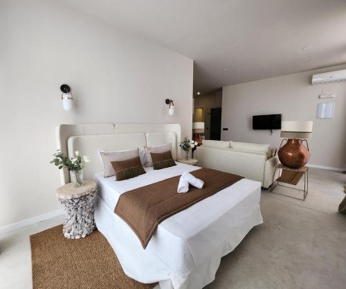 a large white bedroom with a large bed and a couch at MD Pare Presentat in Valencia