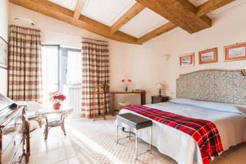 a bedroom with a bed and a table in a room at Villa Bagolini in Mentana