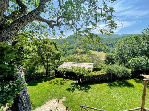 a garden with a view of the mountains at Torretta sleeps 5 with pool and exclusive gardens plus private verandah in Strettura