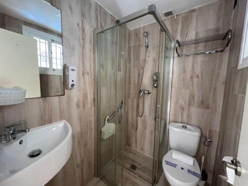 a bathroom with a shower and a toilet and a sink at Hospederia Imar in Cádiz