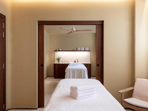 a room with a bed and a table and a mirror at Zel Mallorca in Palmanova