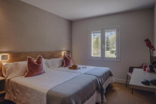 a bedroom with a large bed with a window at Amalurra Ecohotel & Retreat Center in Laiseca