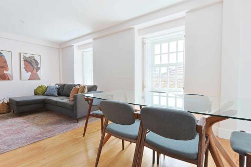 a living room with a glass table and chairs at Downtown Charming Apartments Apartamento Castelo in Chaves