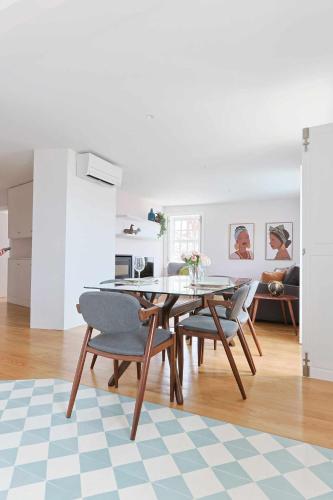 a living room with a dining room table and chairs at Downtown Charming Apartments - Apartamento Ponte in Chaves